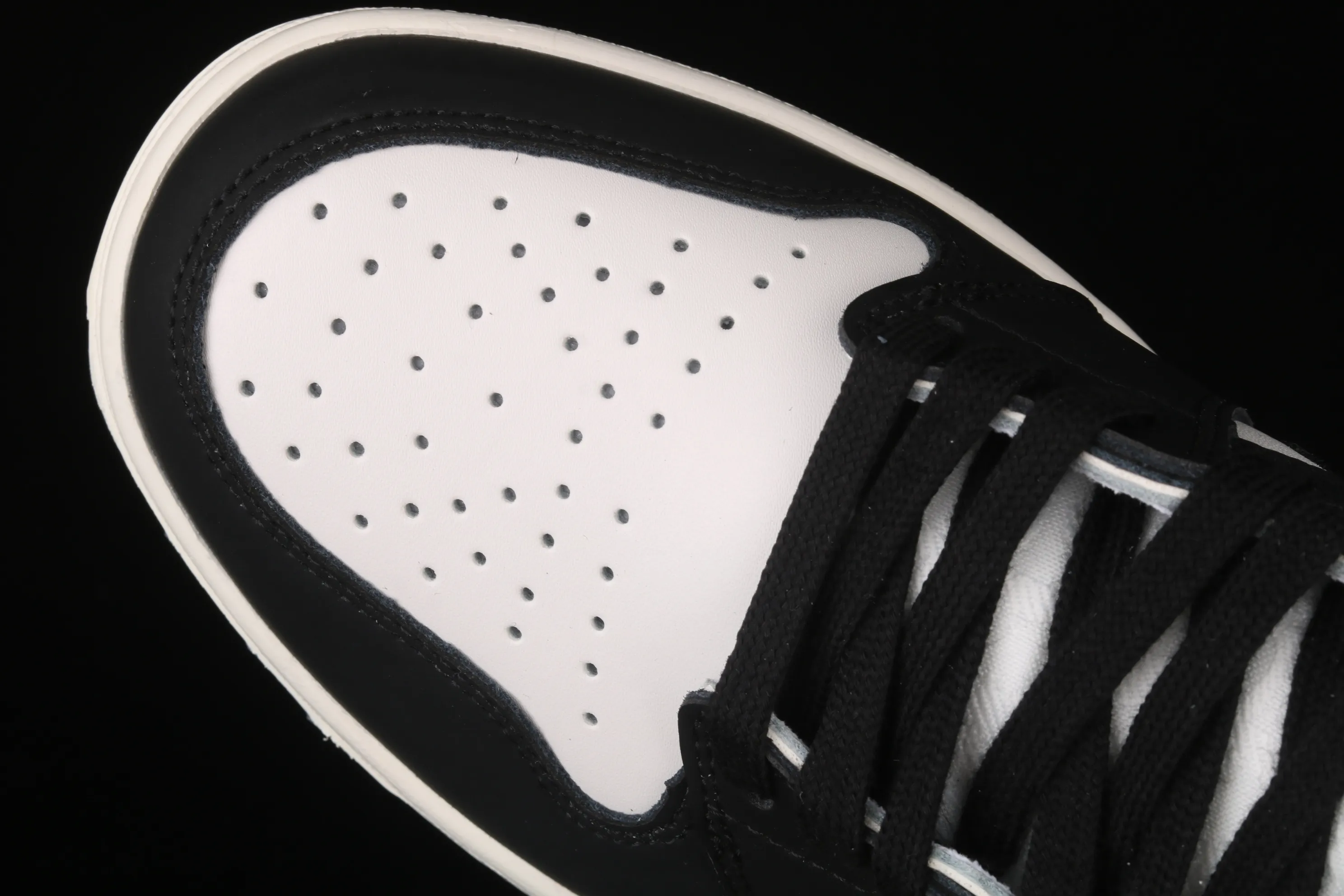 All categories Air Jordan Jordan series basketball shoes Air Jordan 1 High Z version Dr x Air Jordan 1 High AJ1 Joe 1 Dior joint black and white high top CN8607-001